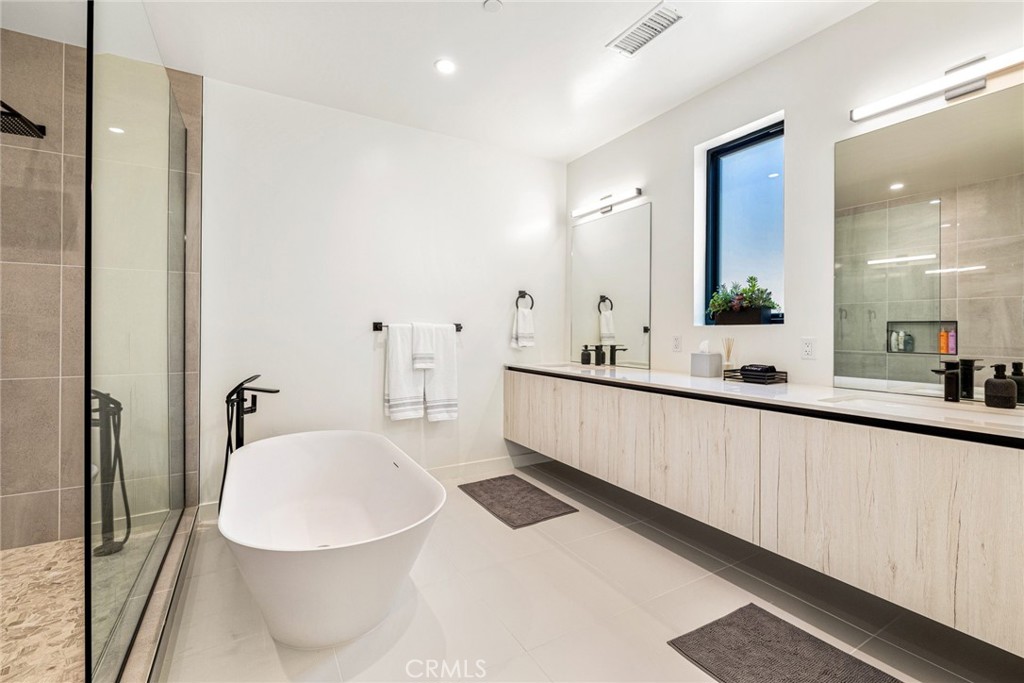 MLS #OC25007202 image #44