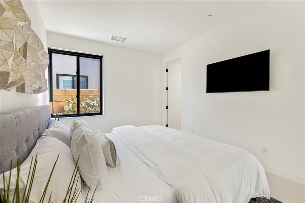 MLS #OC25007202 image #46