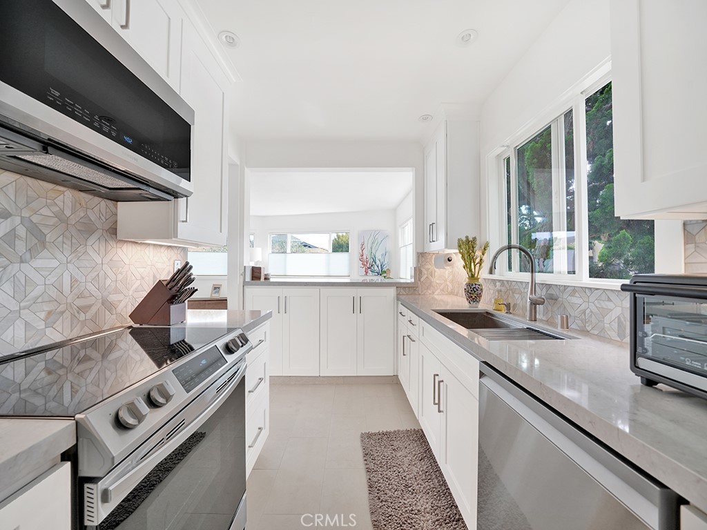 MLS #OC25007659 image #4