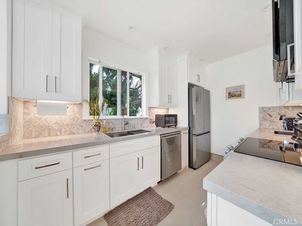 MLS #OC25007659 image #5