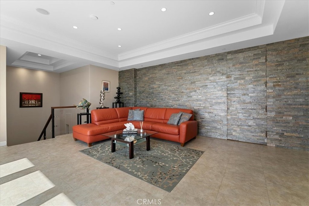 MLS #OC25009076 image #14