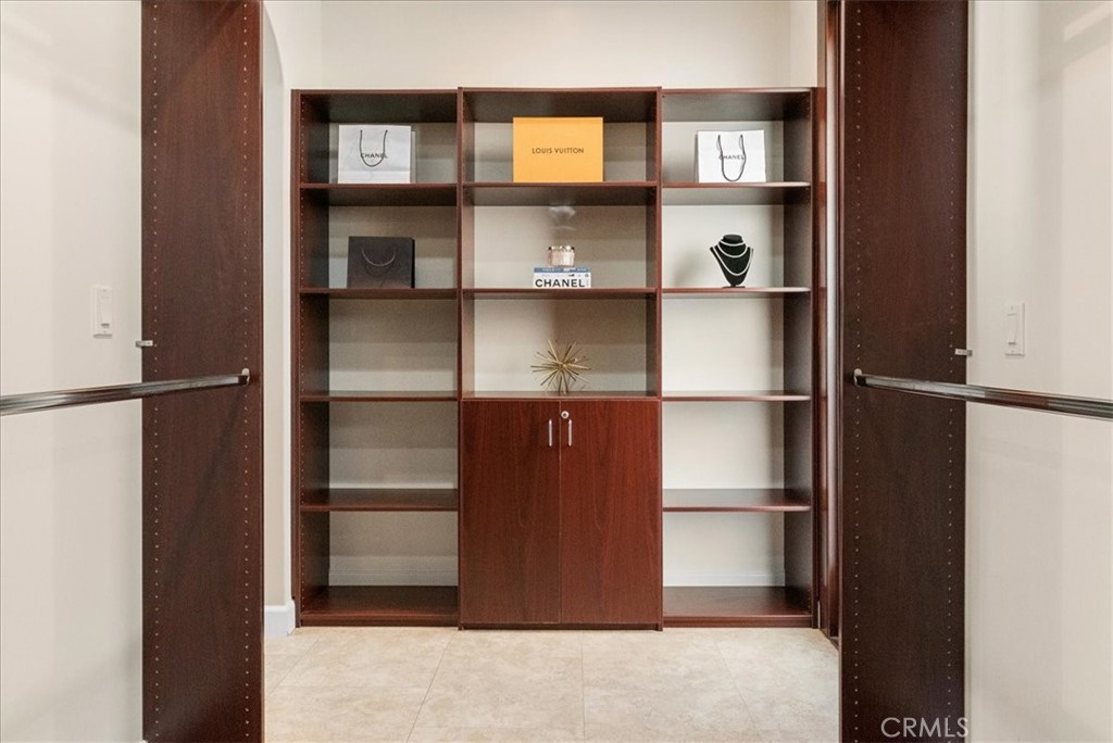 MLS #OC25009076 image #37