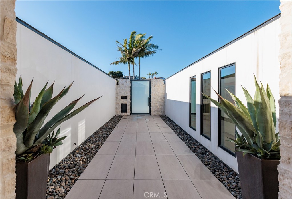 MLS #OC25010978 image #11