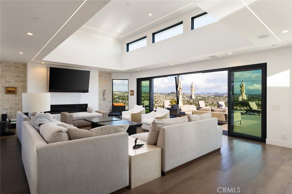 MLS #OC25010978 image #14