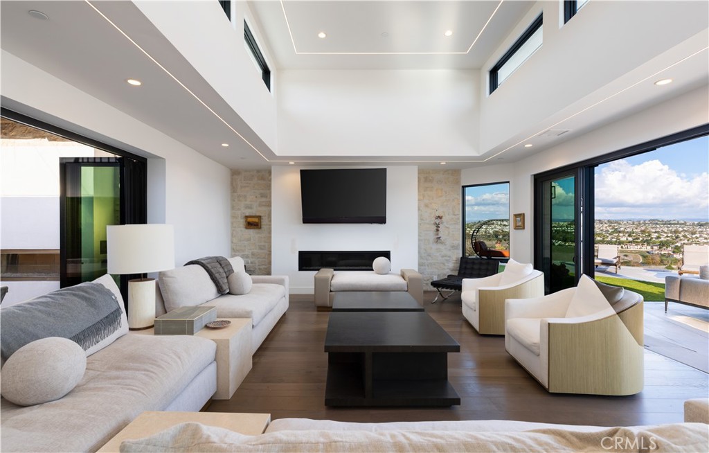 MLS #OC25010978 image #15