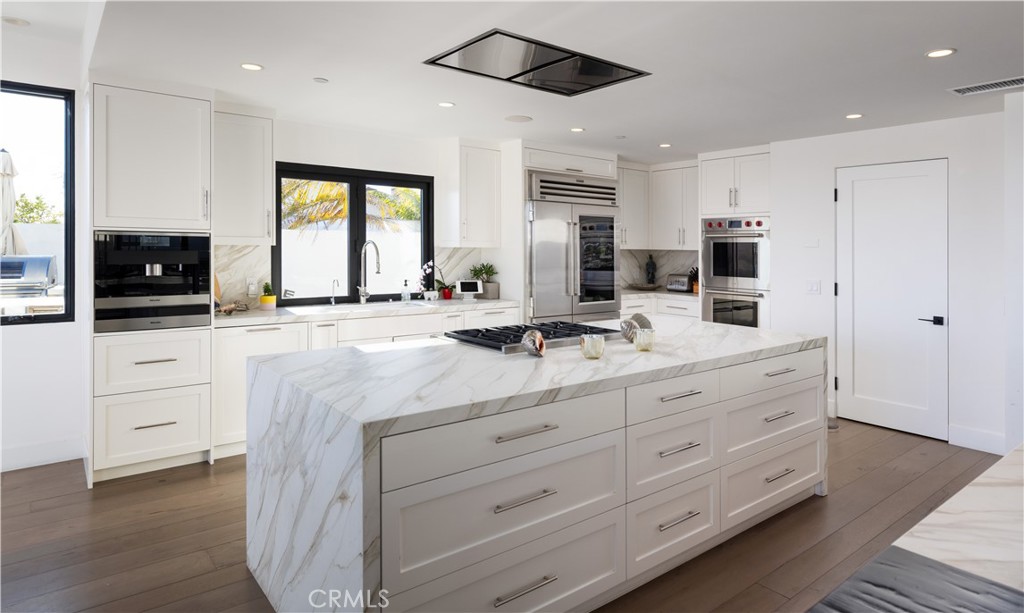 MLS #OC25010978 image #24