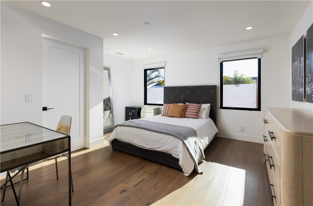 MLS #OC25010978 image #33