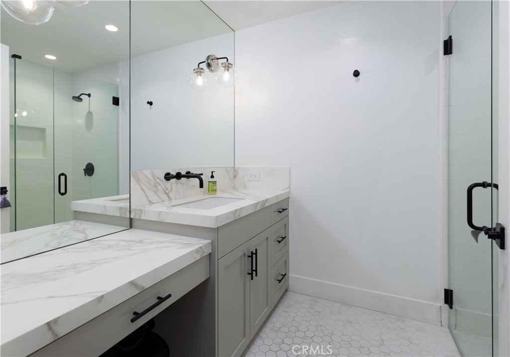 MLS #OC25010978 image #34