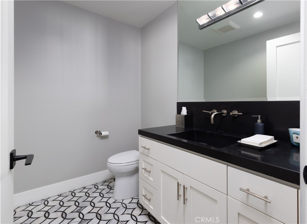 MLS #OC25010978 image #39