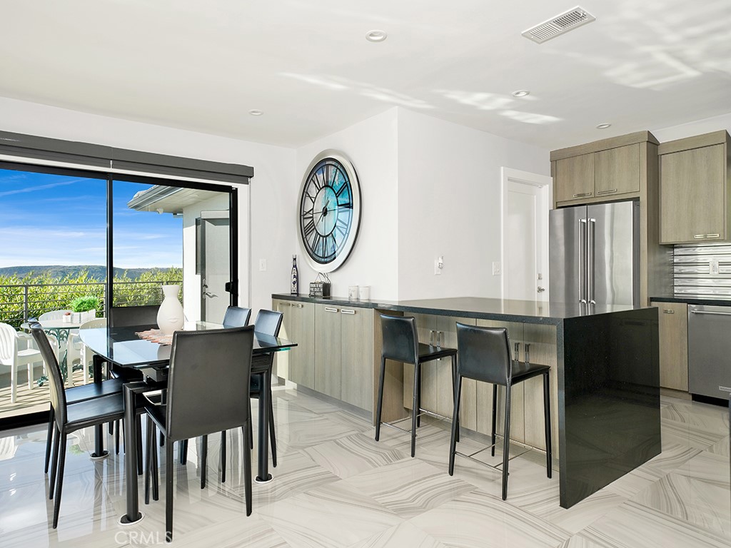 MLS #OC25014063 image #16