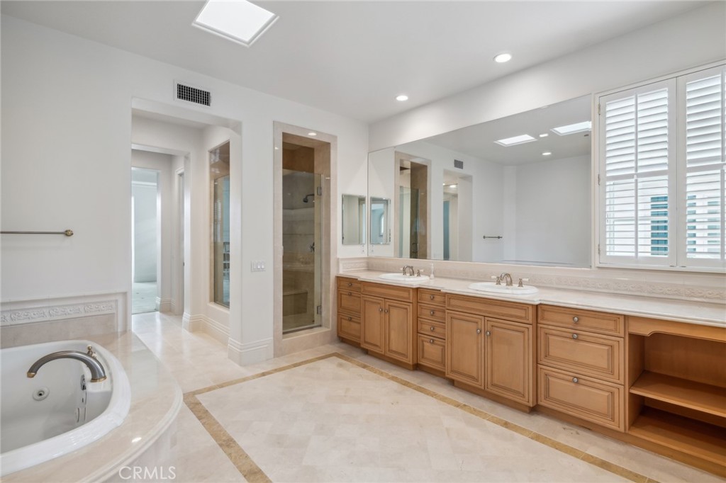 MLS #OC25014862 image #17