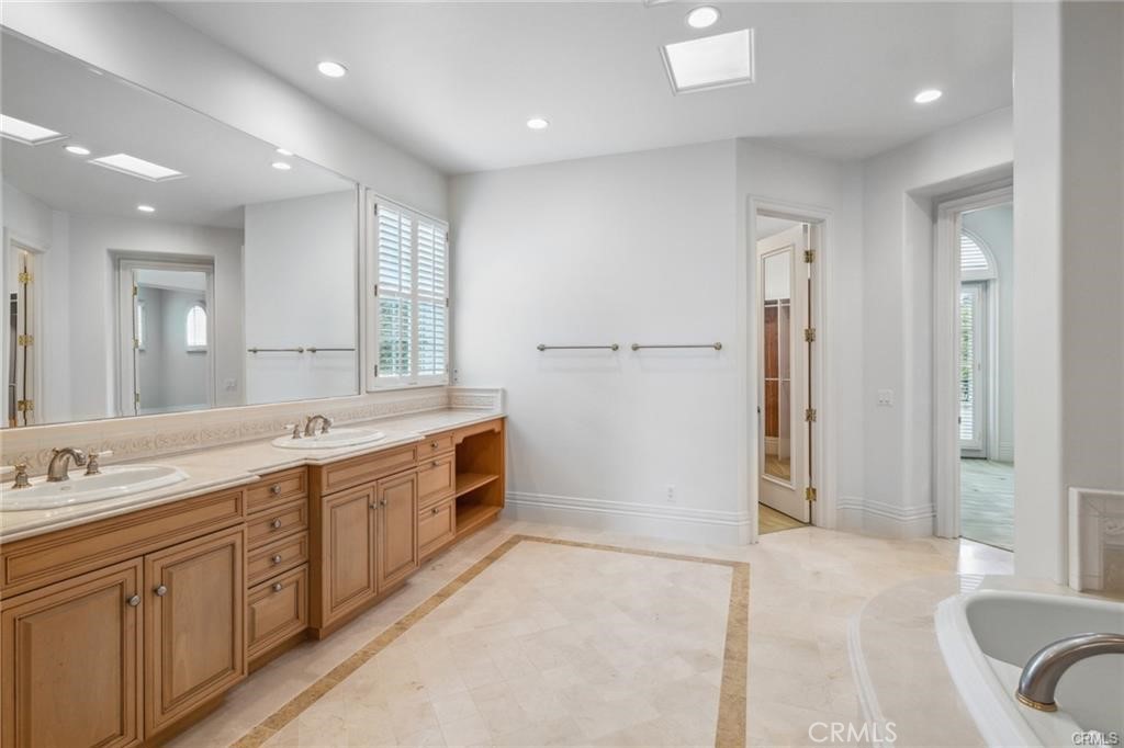 MLS #OC25014862 image #18