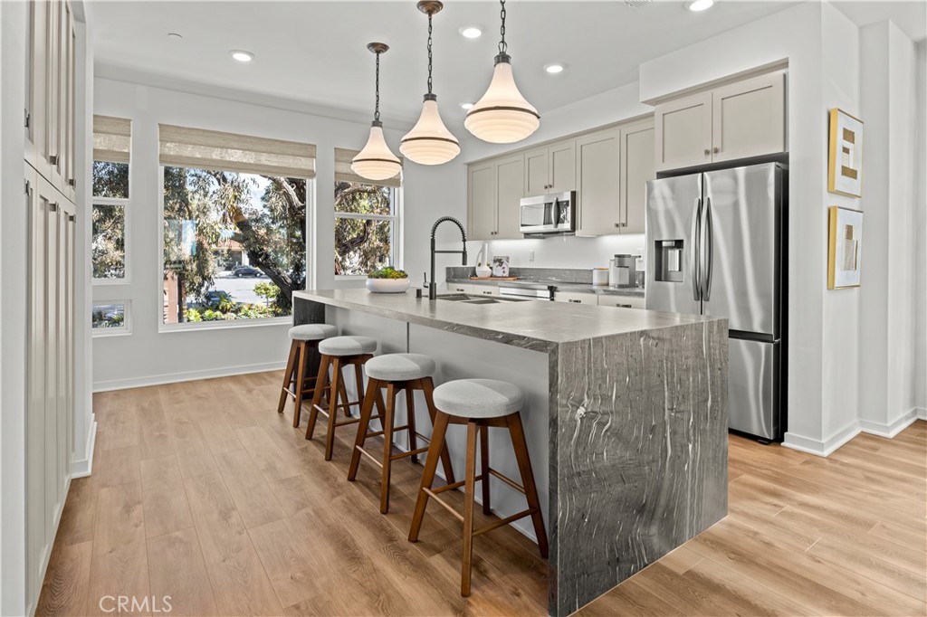 MLS #OC25018079 image #2