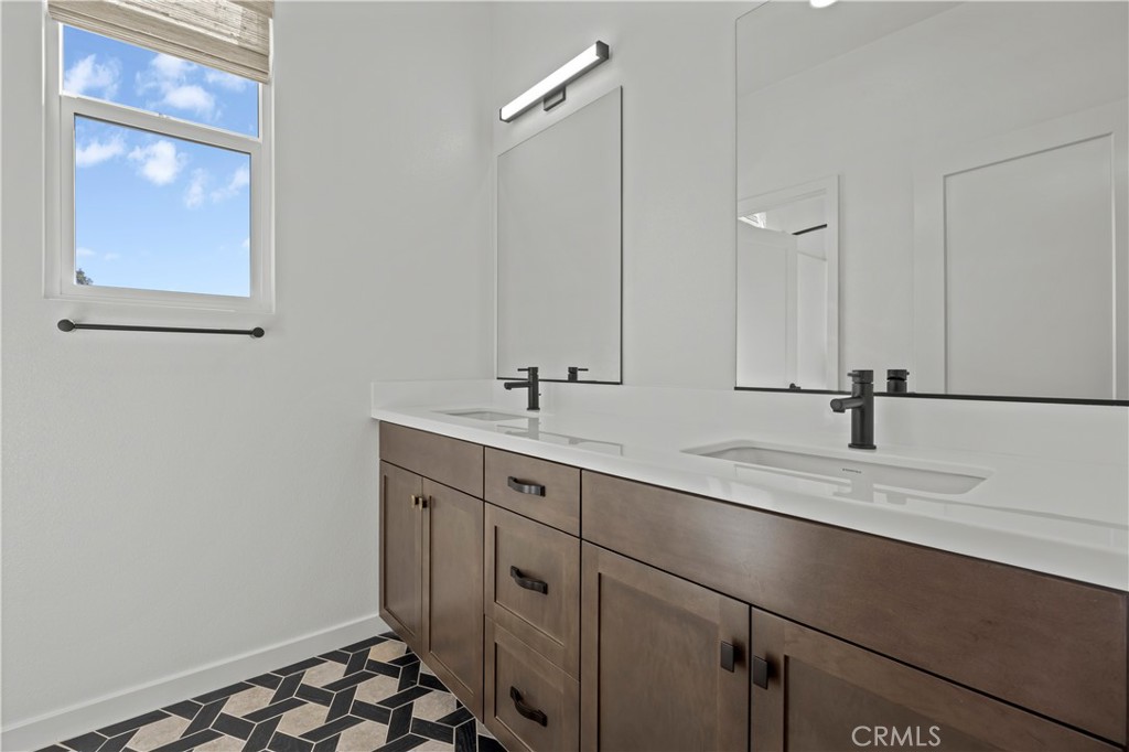 MLS #OC25018079 image #8