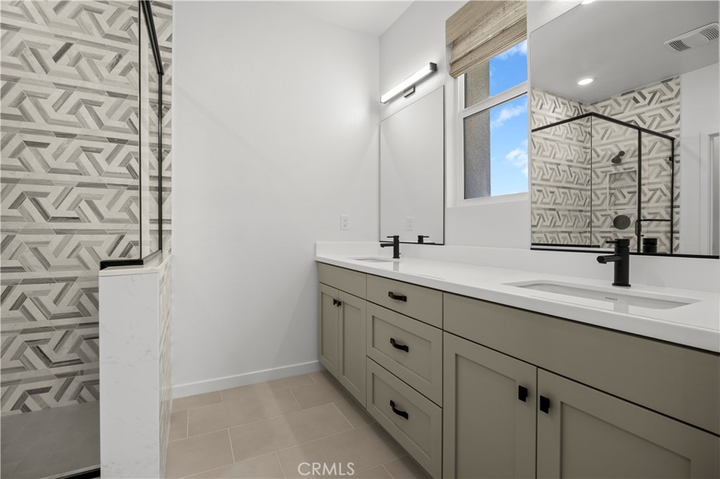 MLS #OC25018079 image #9