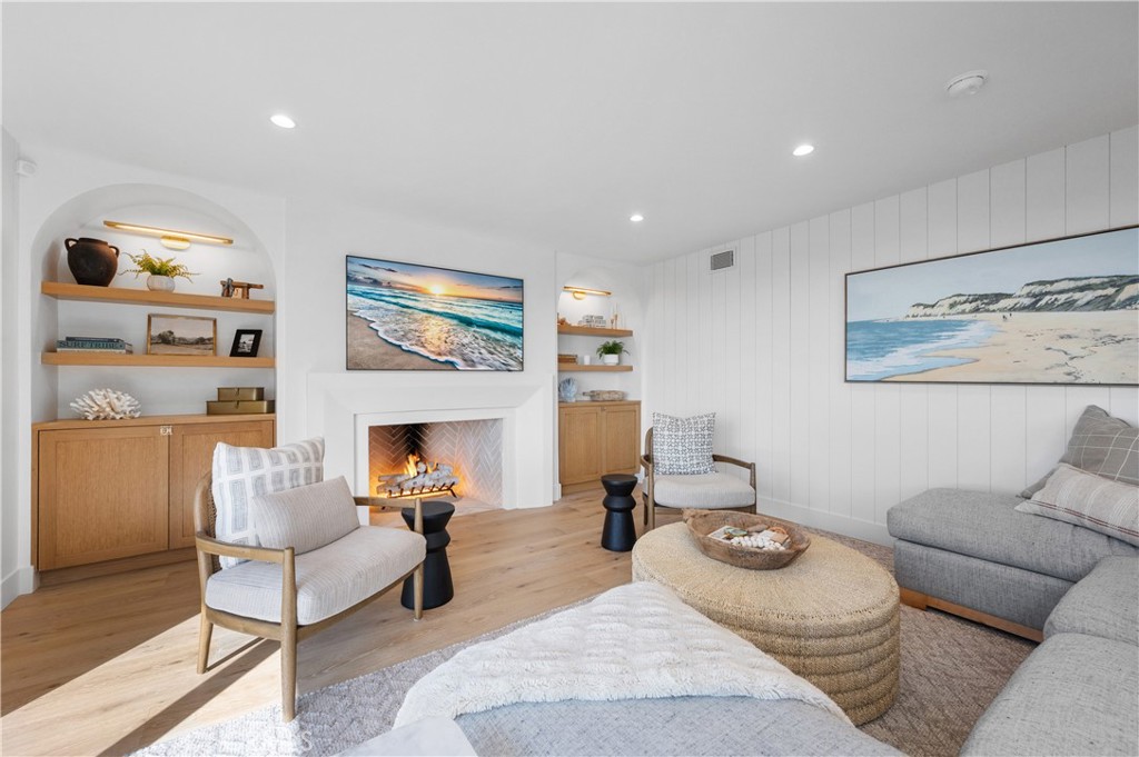 MLS #OC25018479 image #2