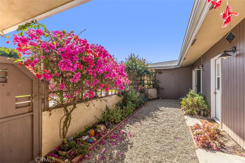 MLS #OC25018672 image #26