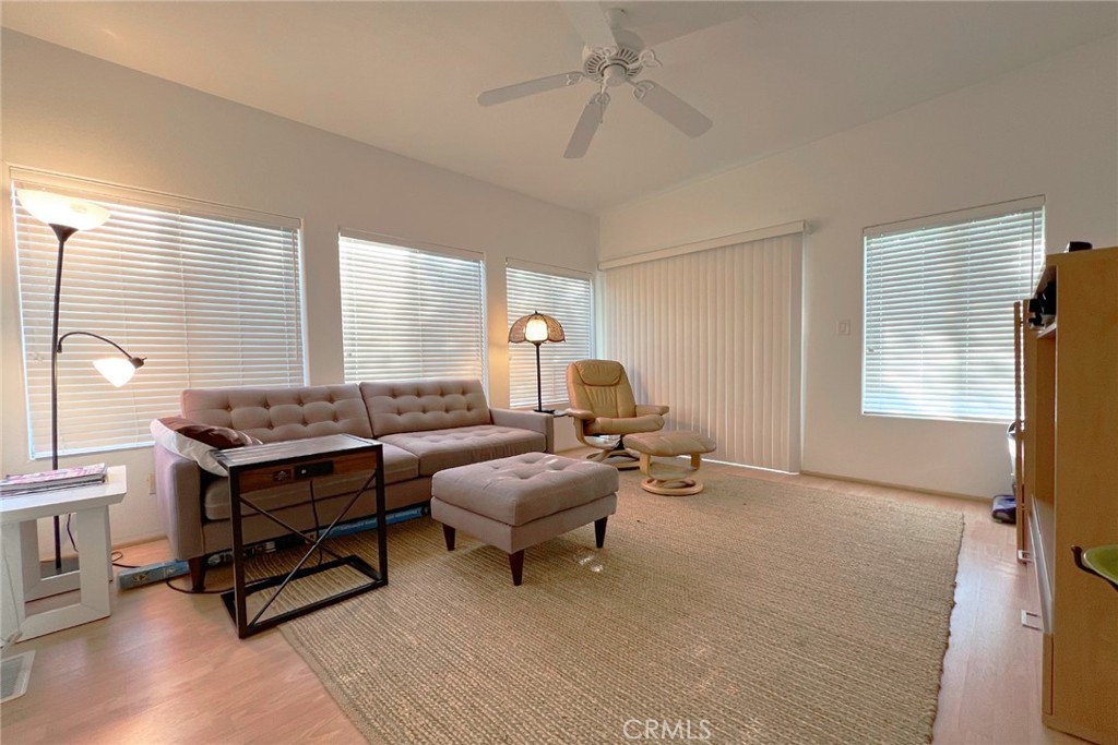 MLS #OC25019446 image #3