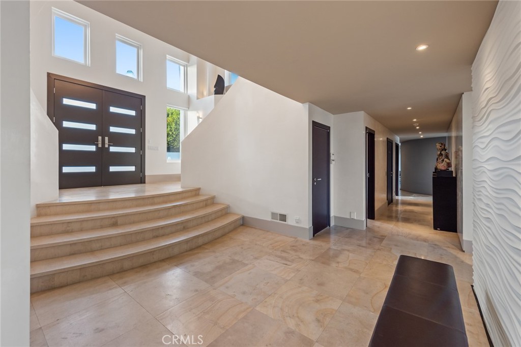 MLS #OC25032377 image #3