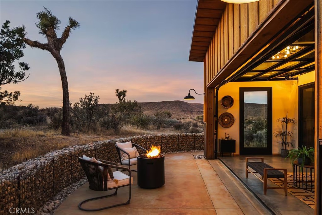 MLS #OC25041427 image #1