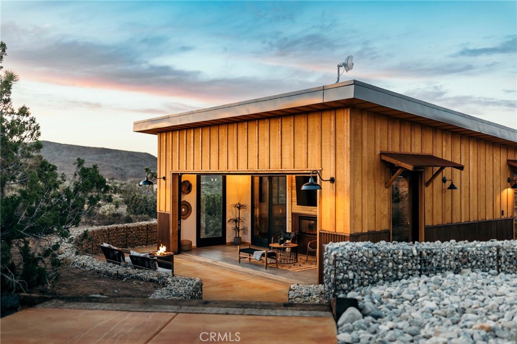 MLS #OC25041427 image #2