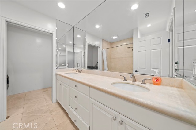 MLS #OC25042621 image #22