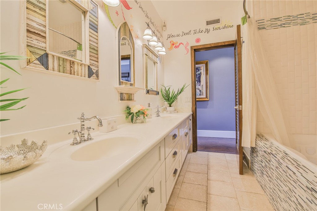 MLS #OC25043683 image #45