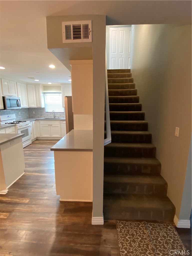 MLS #OC25046657 image #21