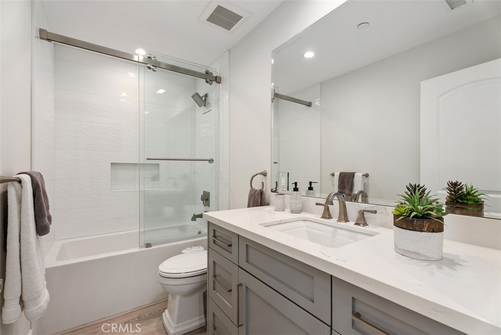 MLS #OC25047692 image #16