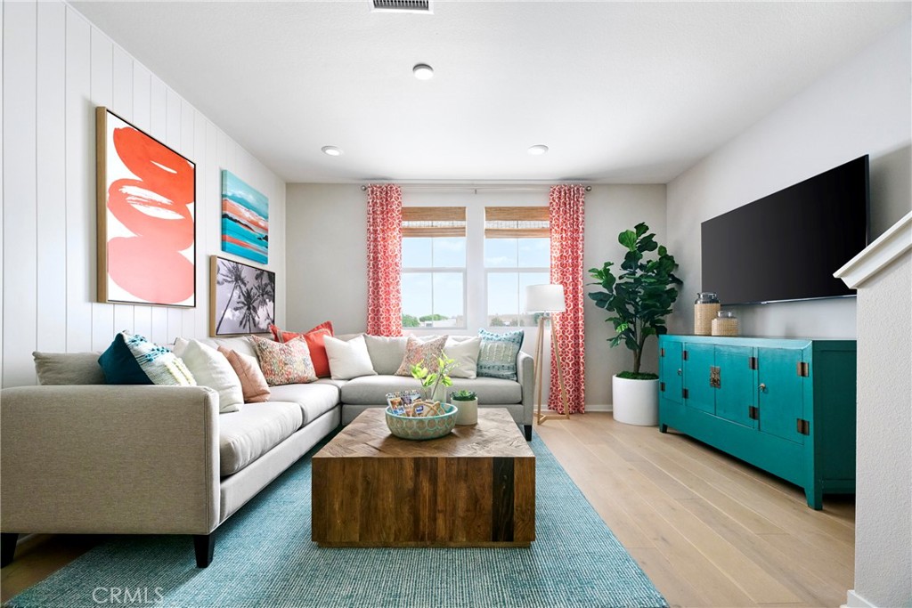 MLS #OC25048956 image #3