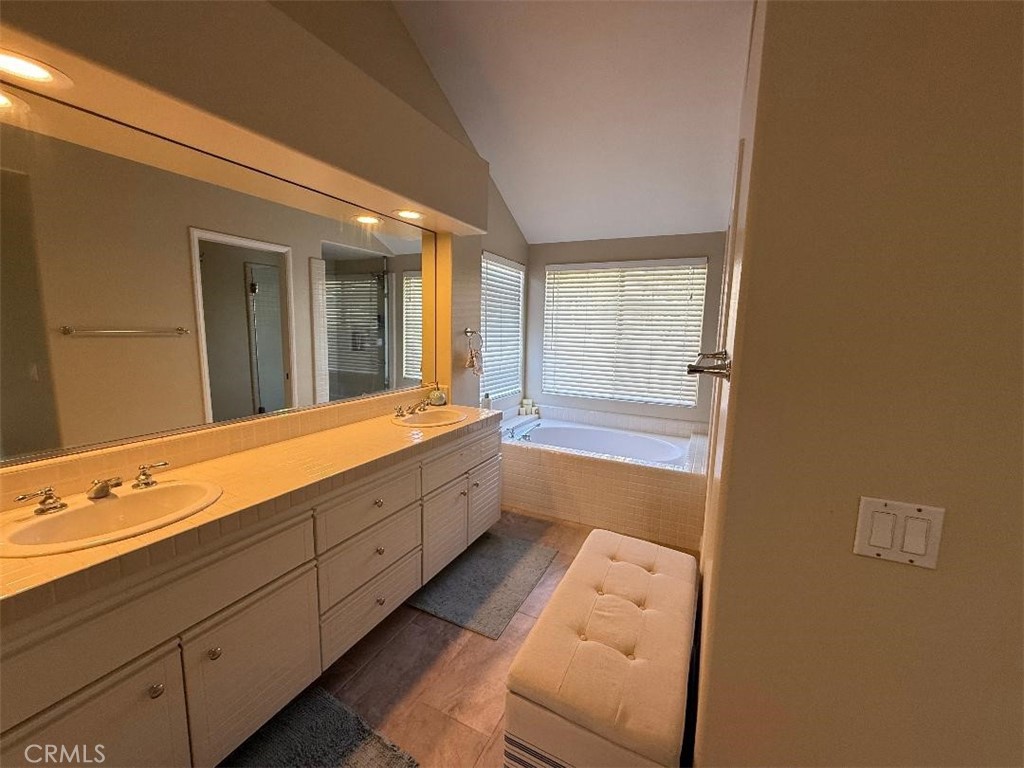 MLS #OC25051406 image #8