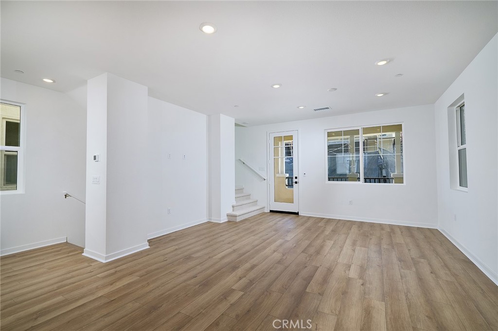 MLS #OC25055945 image #2