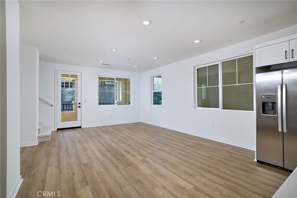 MLS #OC25055945 image #4