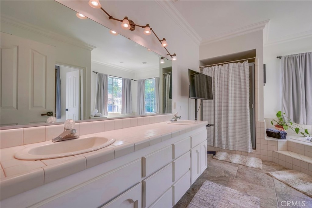 MLS #OC25055998 image #22