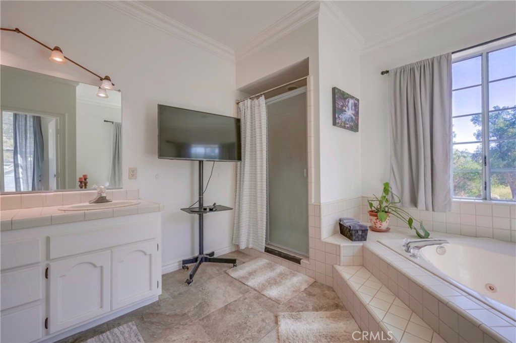 MLS #OC25055998 image #24