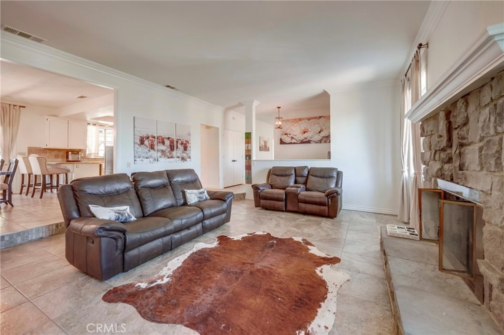 MLS #OC25055998 image #9