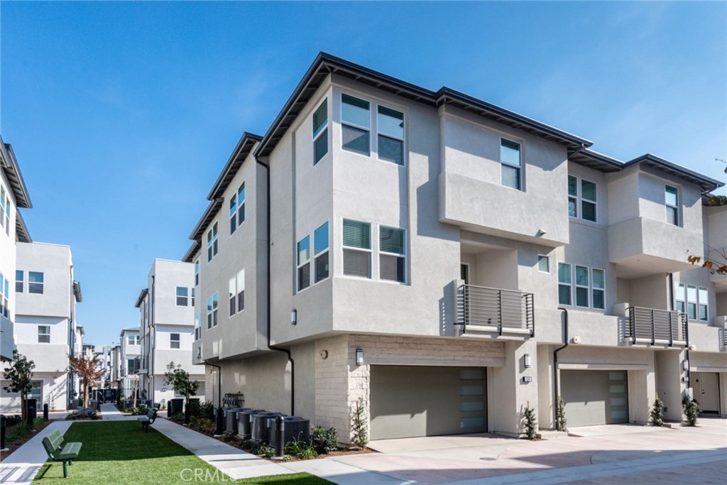 MLS #OC25056412 image #1