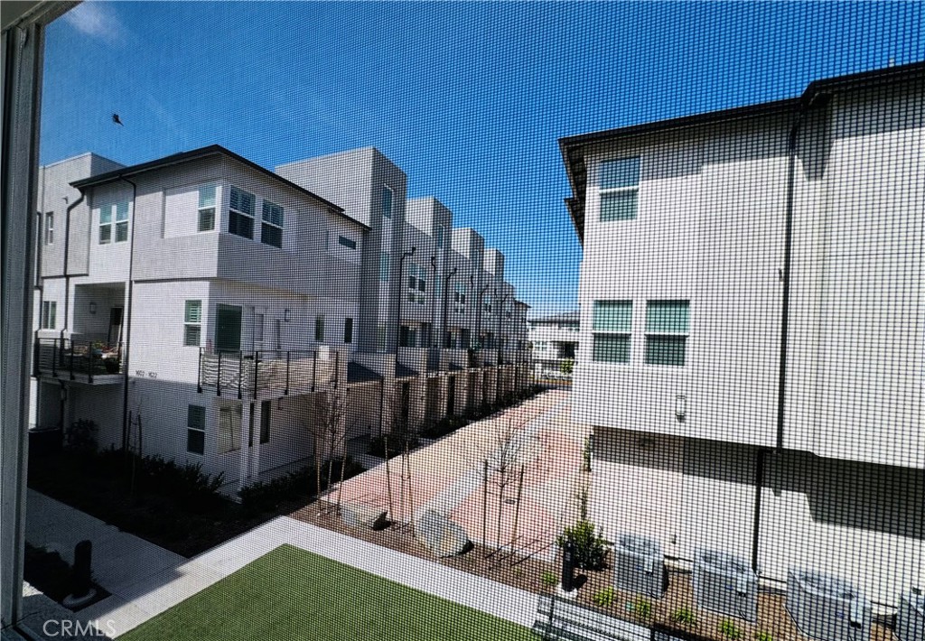 MLS #OC25056412 image #11