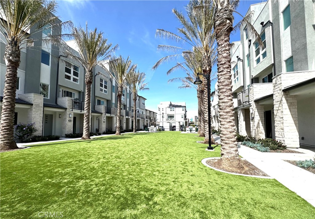 MLS #OC25056412 image #2