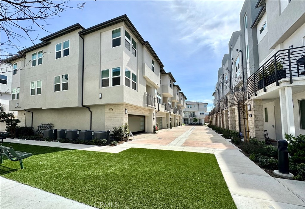 MLS #OC25056412 image #24