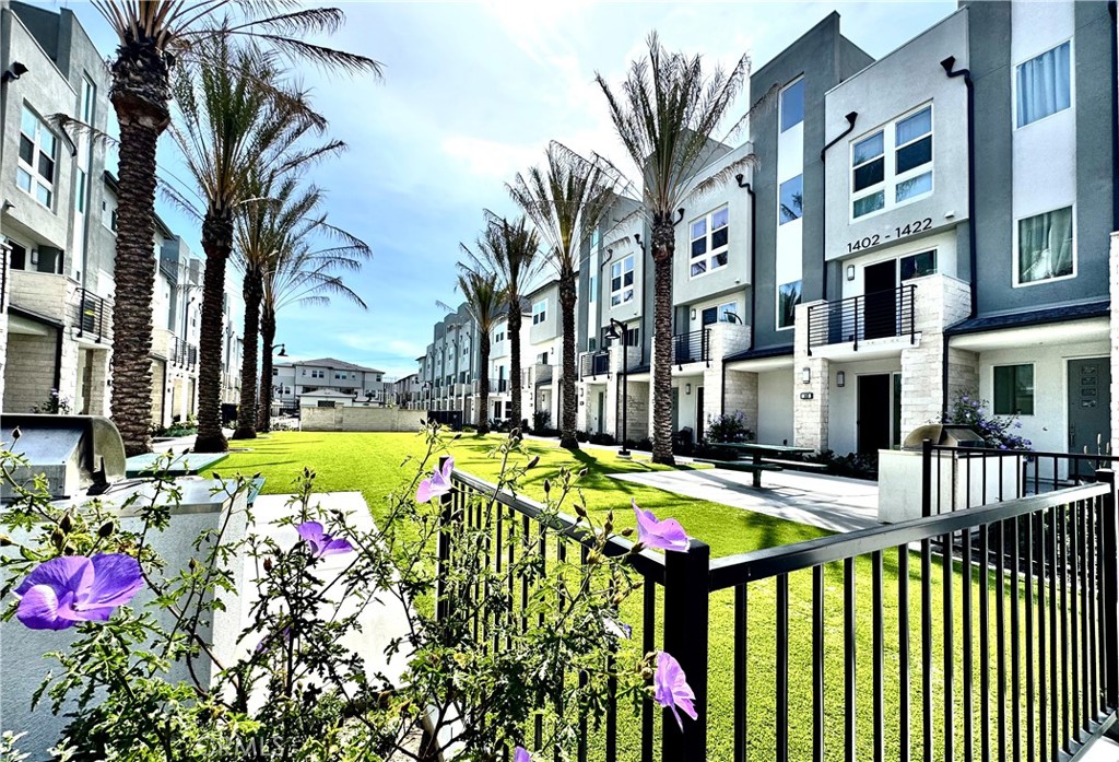 MLS #OC25056412 image #3