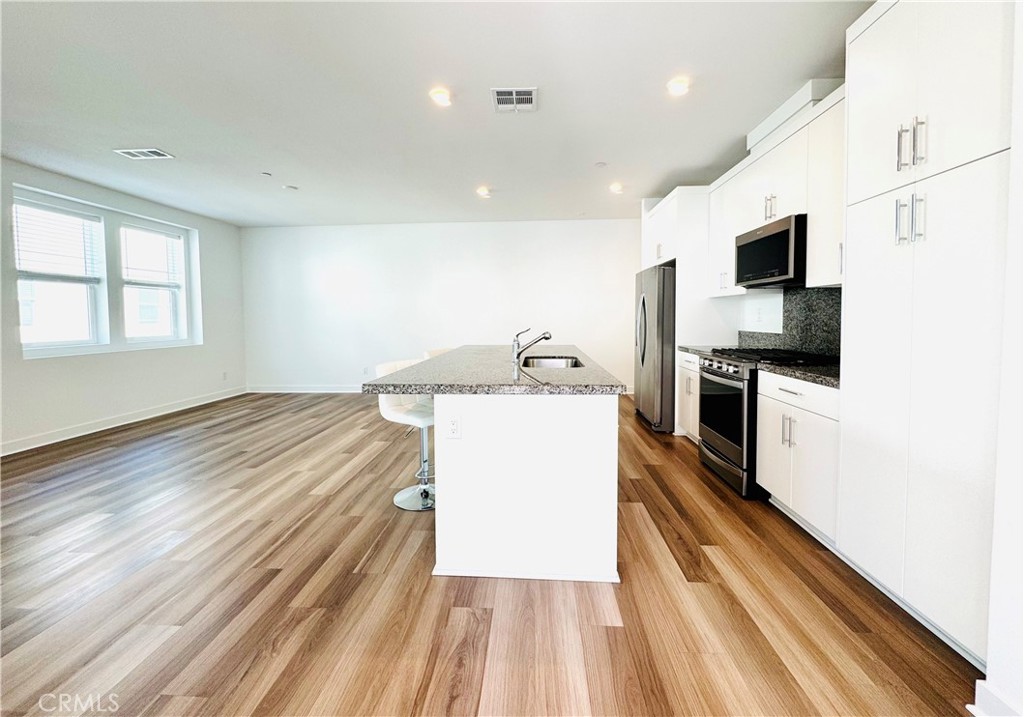 MLS #OC25056412 image #8