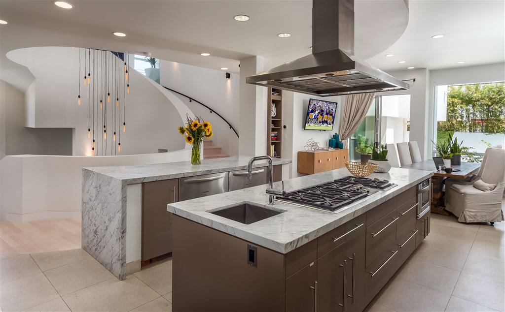 MLS #OC25057331 image #2