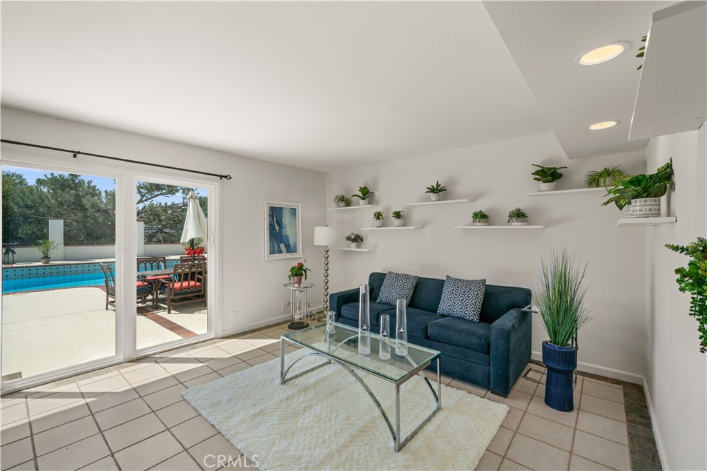 MLS #OC25058396 image #10