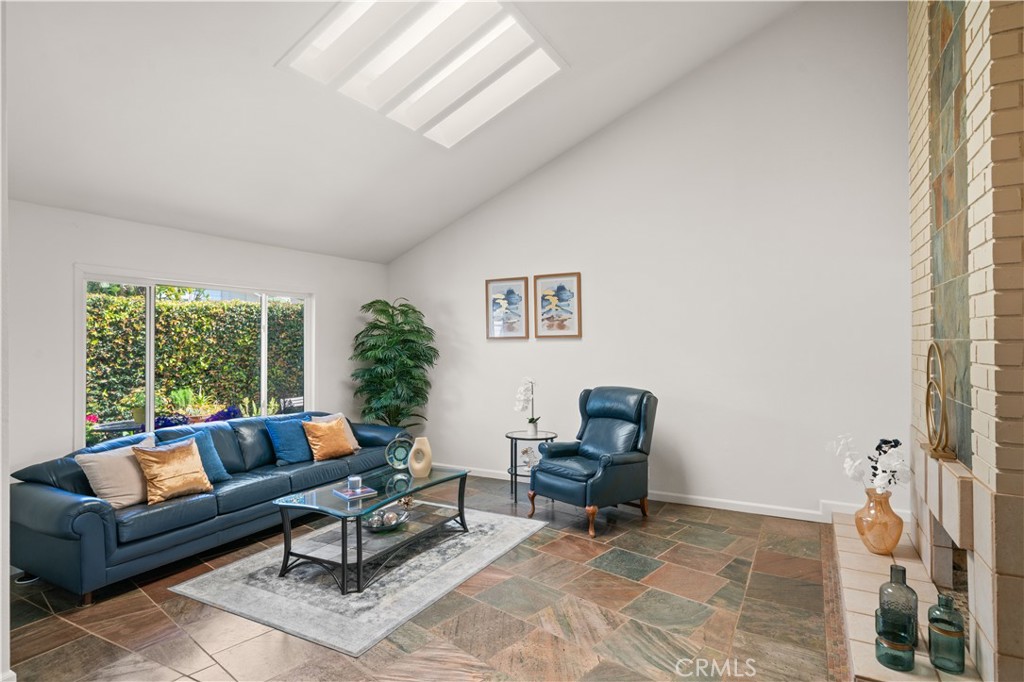 MLS #OC25058396 image #7