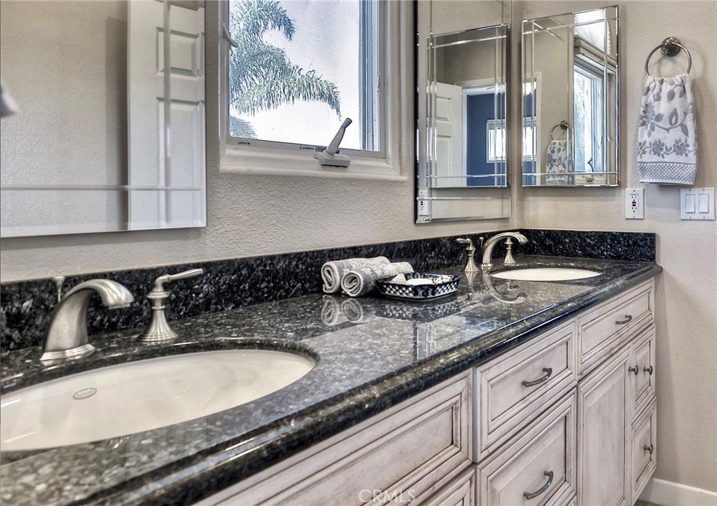 MLS #OC25058947 image #23