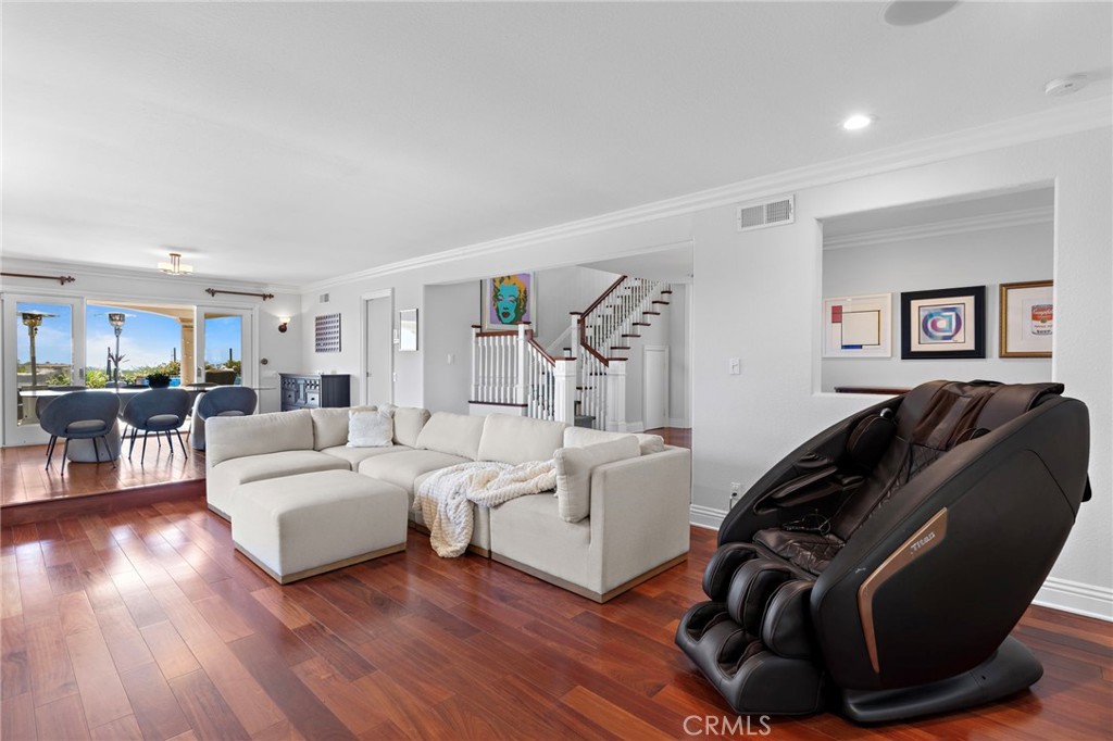 MLS #OC25058947 image #5