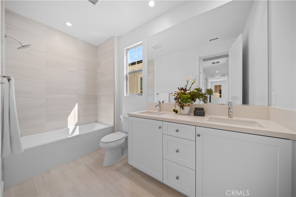 MLS #OC25059557 image #32