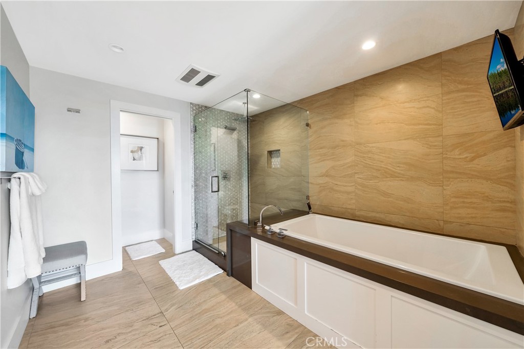 MLS #OC25060159 image #14