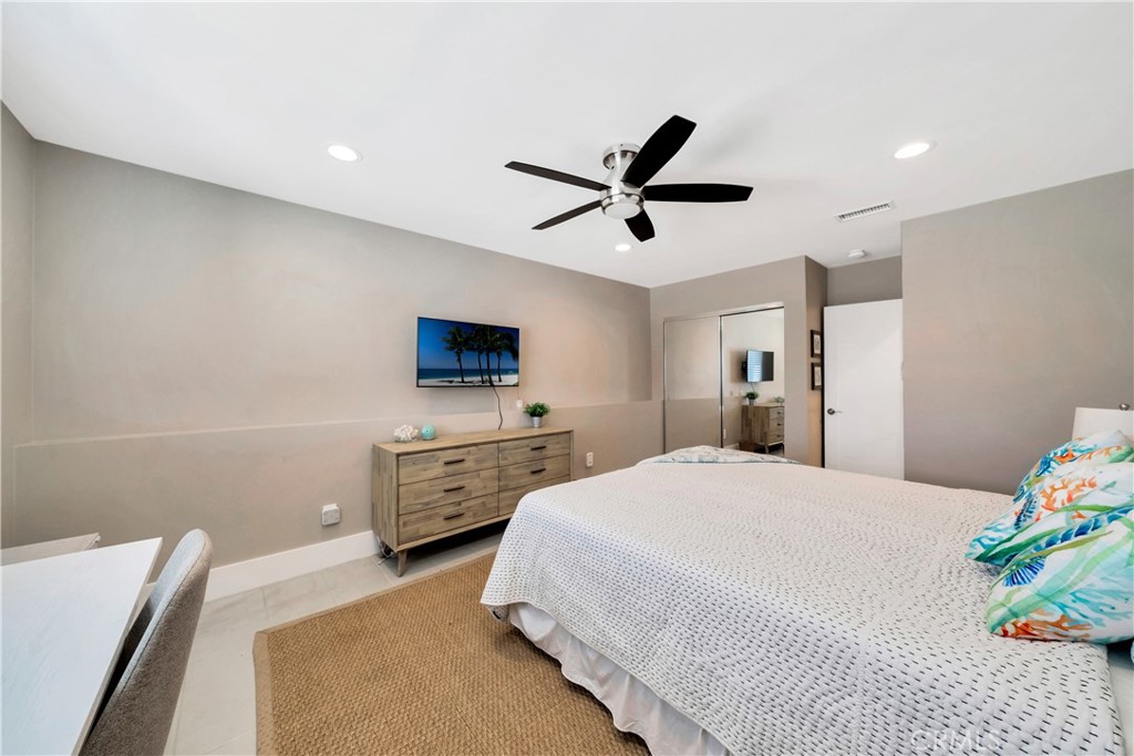 MLS #OC25060159 image #35